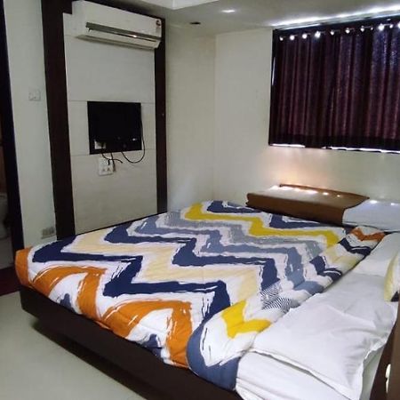 Sai Vasant Vihar Hotel Shirdi Bagian luar foto