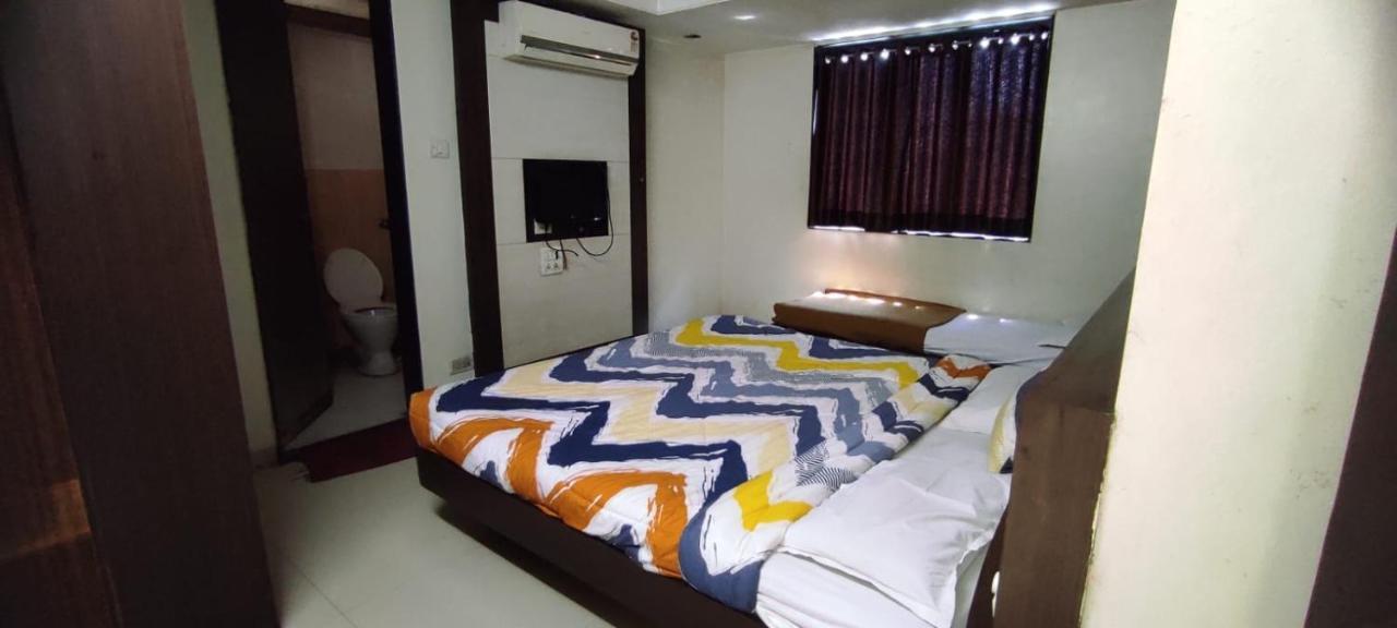 Sai Vasant Vihar Hotel Shirdi Bagian luar foto