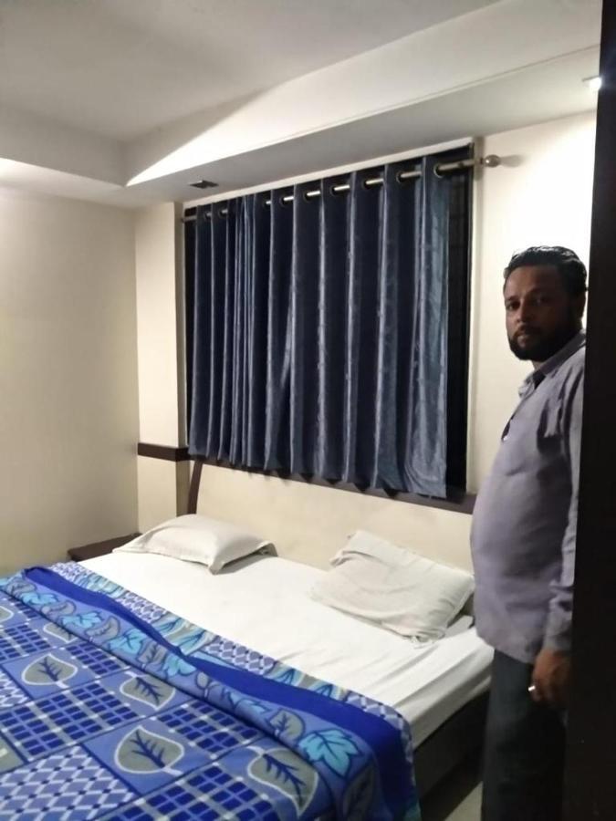 Sai Vasant Vihar Hotel Shirdi Bagian luar foto